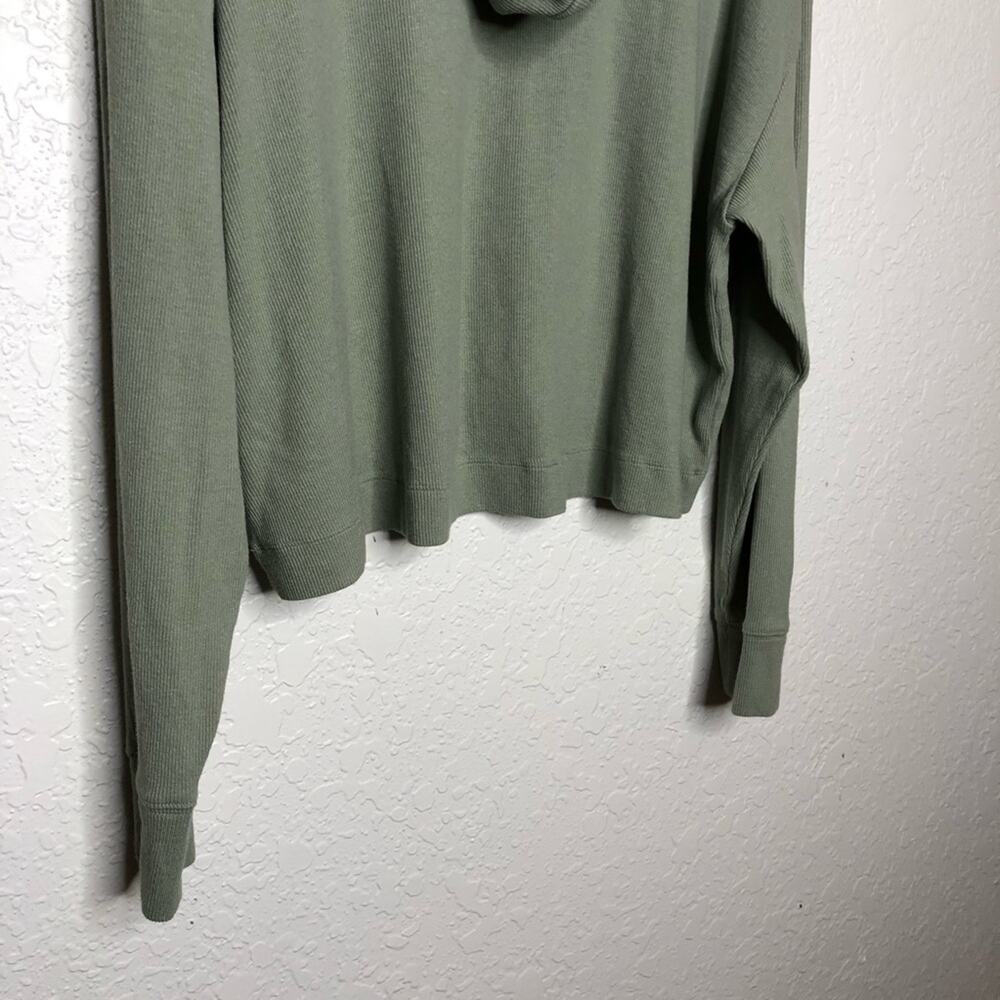 Athleta‎ light sage green ribbed knit hooded cropped top size Medium - Picture 12 of 14